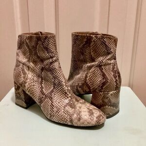Chinese Laundry Women’s Size 9 Block Heel Snake Skin Daria Ankle Booties EUC
